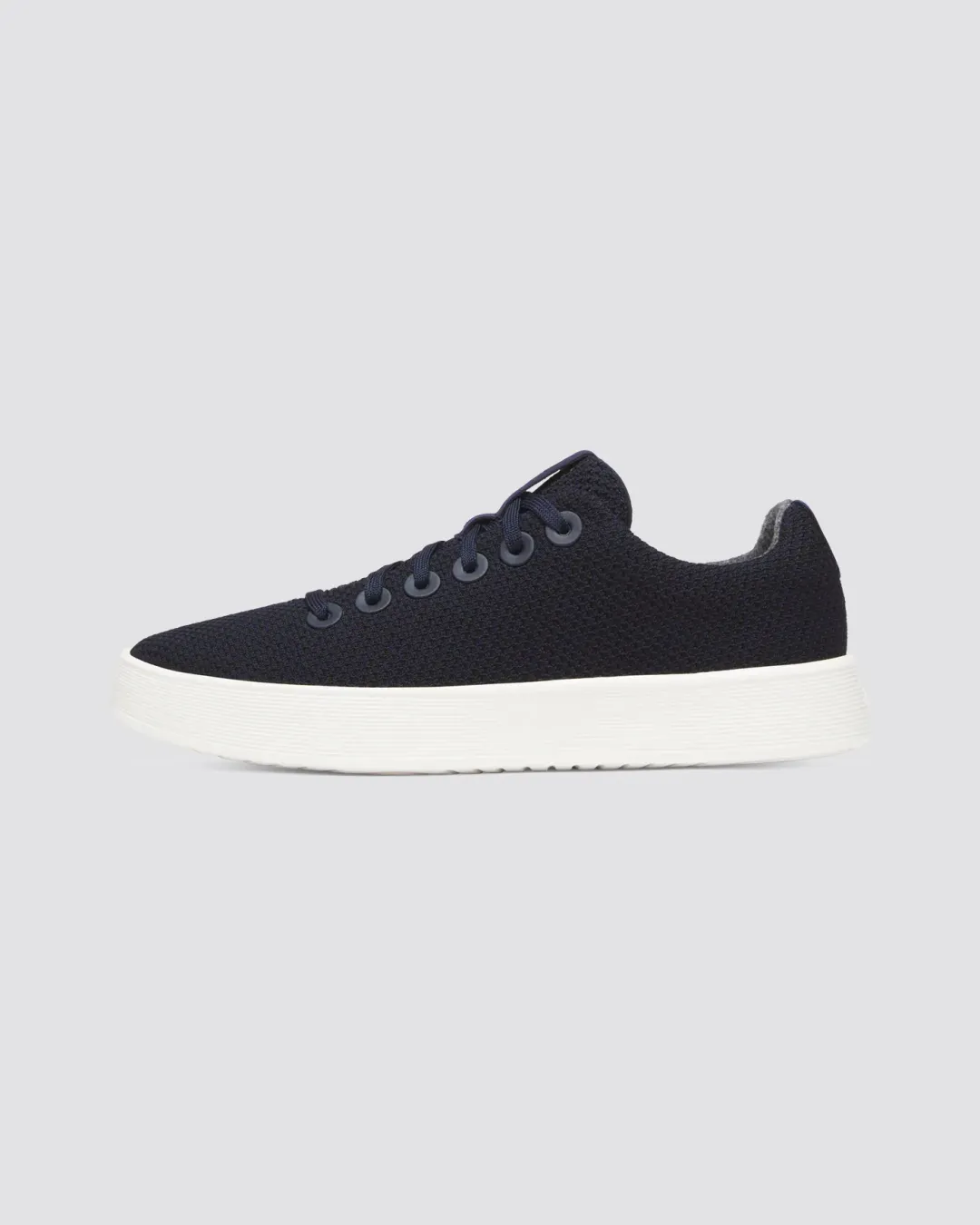 Lightweight, breathable sneaker, available in Men & Woman sizes 