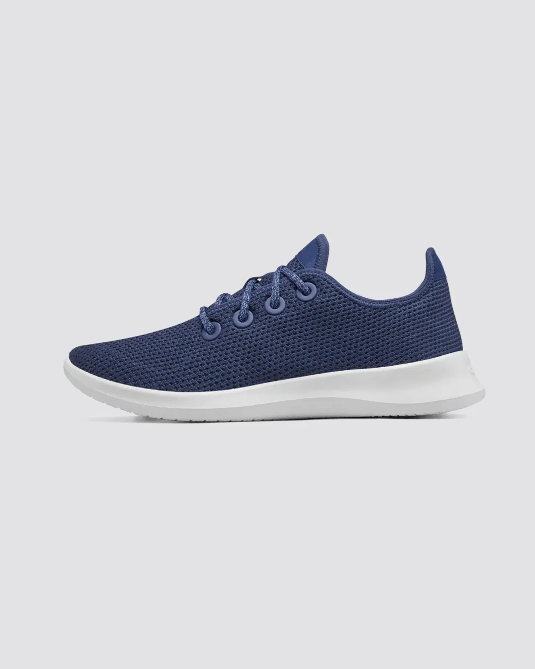 Lightweight, breathable sneaker, available in Men & Woman sizes 